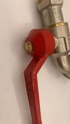 Nhà máy cung cấp 1/2 nickel bọc thép tay cầm vườn đồng bibcock vòi nước vòi